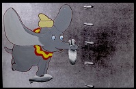 פרוייקט אומנות שקד וינר דמבו הפיל מפציץ מהאויר